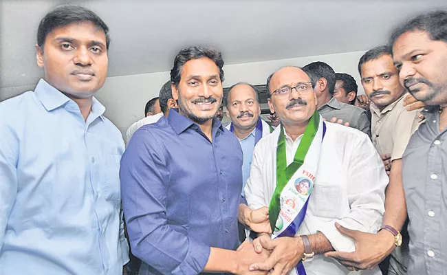 Rajampeta TDP MLA Meda Mallikarjuna Reddy joins YSRCP - Sakshi