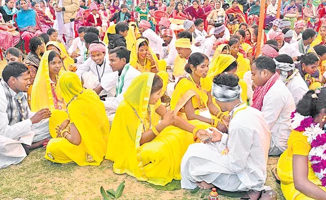 Weddings in Adivasi tribes in Kundi district of Jharkhand - Sakshi