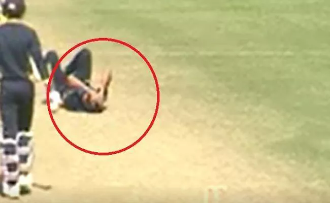  Ashok Dinda hit on the head during practice match at Eden Gardens - Sakshi