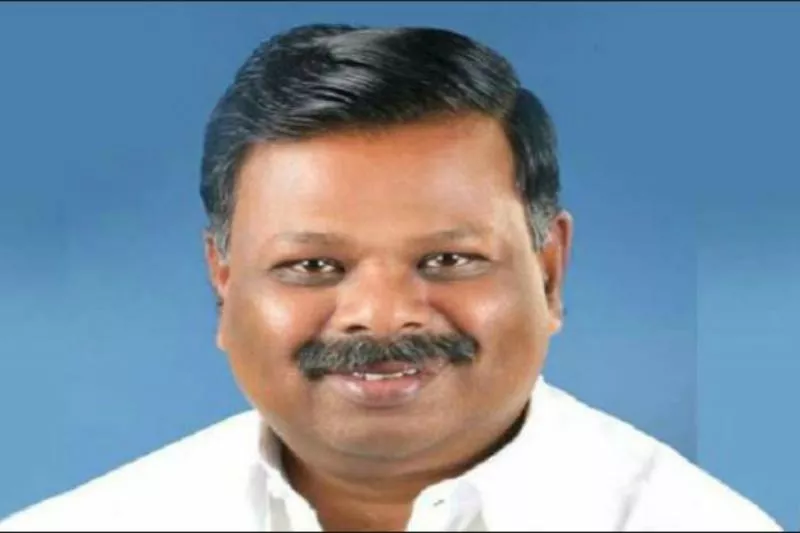 Kerala CPM Leader Said  People Without Brains Sent Here As IAS Officer - Sakshi