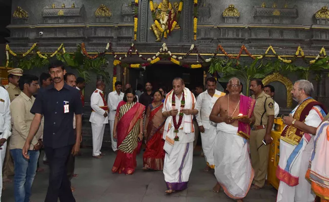 Governor ESL Narasimhan Yadagirigutta Temple Visited Nalgonda - Sakshi