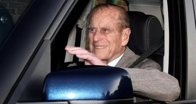 Prince Philip Gives Up Licence After Car Crash - Sakshi