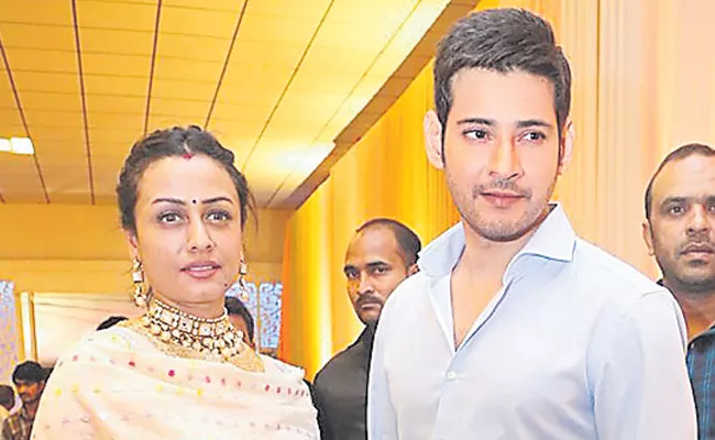 Mahesh Babu Instagram Post For Wife Namrata Shirodkar On Wedding Anniversary Is Pure Love - Sakshi