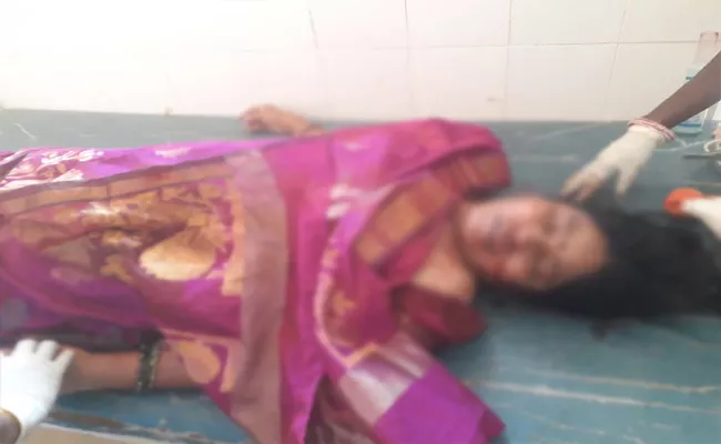 Women Died in Bus Accident Srikakulam - Sakshi