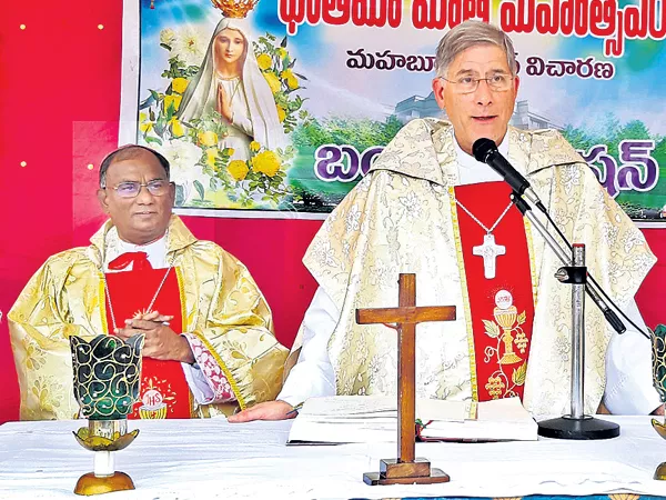 Reverend Bishop Joseph Copacz says that he likes Telangana people - Sakshi