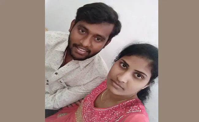 Girl Commits Suicide After Failure In Love At Velgatur Dharmaram - Sakshi