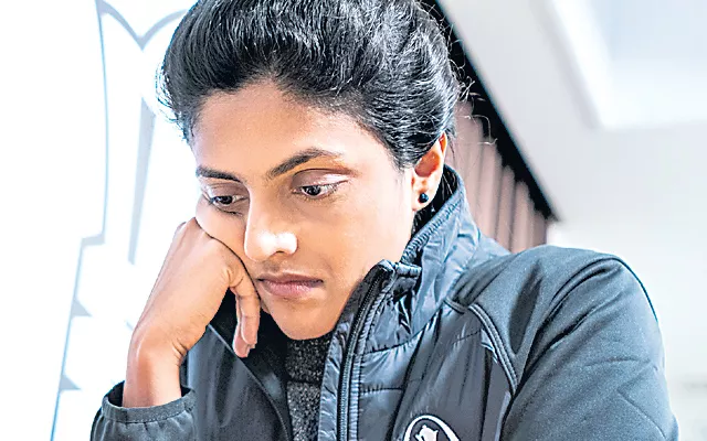 Dronavalli harika face to another draw - Sakshi