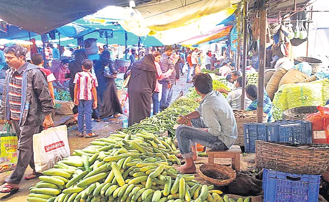 Vegetable  Prices Hikes in Hyderabad Markets - Sakshi