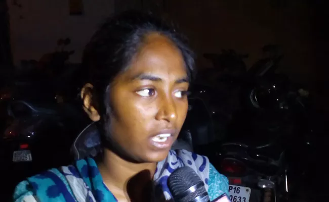 One Girl Reunited With Her Mother In Two sisters Missing Case Gunadala Vijayawada - Sakshi