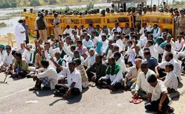 Farmers Held Dharna In National Highway In Nizamabad - Sakshi