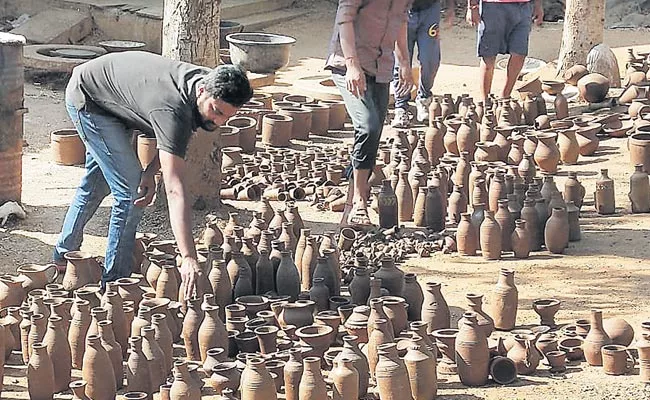 The use of clay vessels increased again in the population - Sakshi