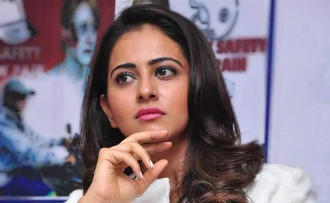 Rakul Preet About An Incident With Her Friends - Sakshi