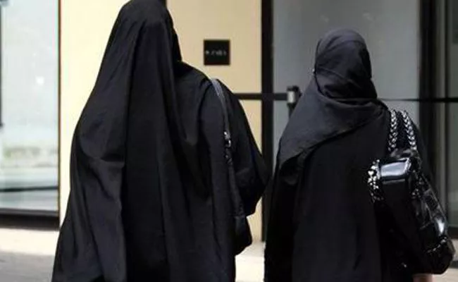  man wears burkha, enters ladies toilet, booked - Sakshi