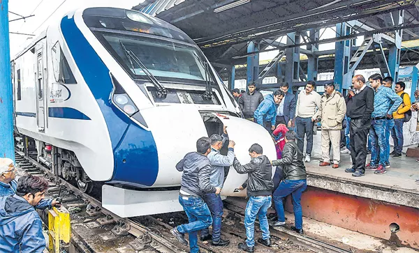 Indias Fastest Train Vande Bharat Express Breaks Down Day After Launch - Sakshi