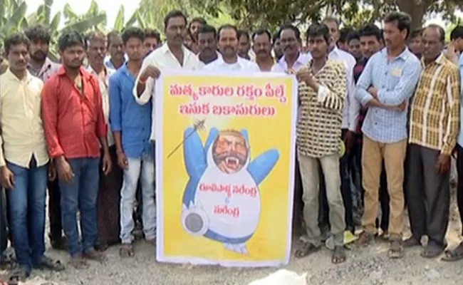 Fishermen Fires On Surendra Brother Of Dhulipalla Narendra - Sakshi