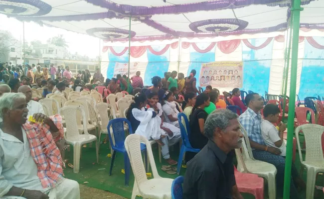 Students And Parents Waiting For Ganta Srinivasa Rao From Five Hours - Sakshi