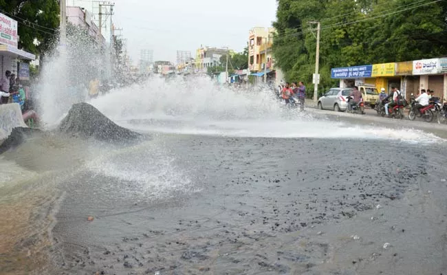 Leakages To Mission Bhagiratha Pipelines In Kothagudem - Sakshi