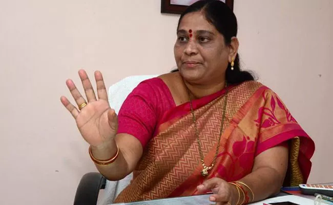 Khammam ZP Chairperson Kavitha Resigns To Post - Sakshi