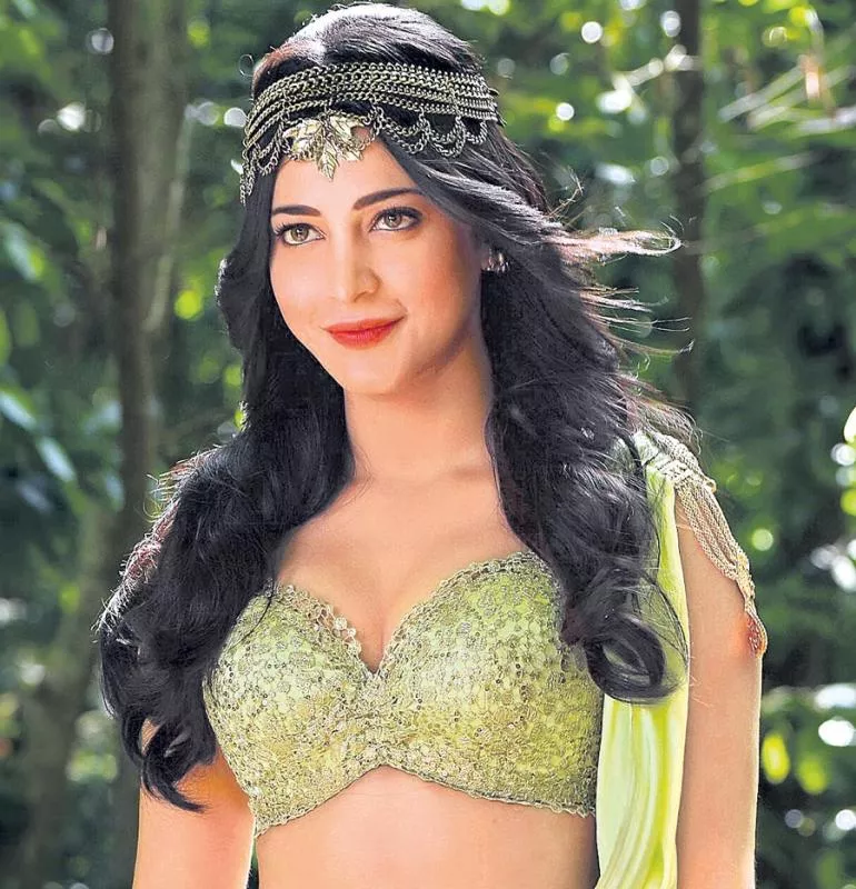 Shruti Haasan to pair up with Vijay Sethupathi - Sakshi