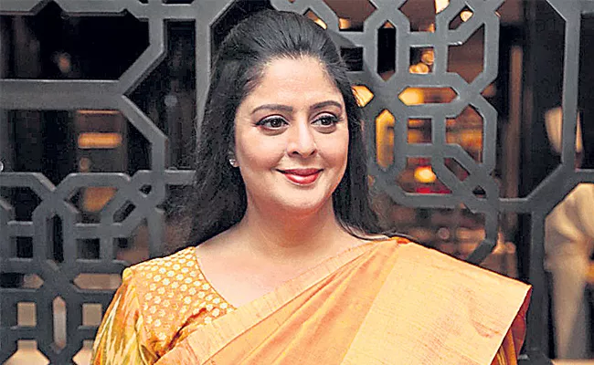 Yesteryear actress Nagma to play Allu Arjun mom? - Sakshi