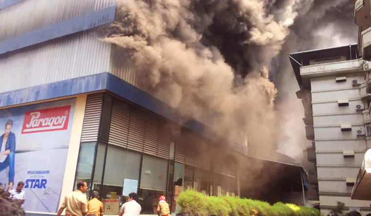 Major Fire Breaks out at Footwear Godown in Kochi - Sakshi