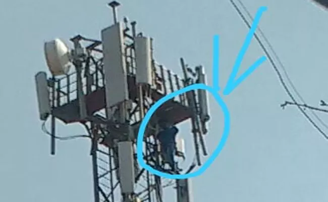 Love  Boy Suicide Attempt  Climb to the cell tower In Mahabubnagar - Sakshi