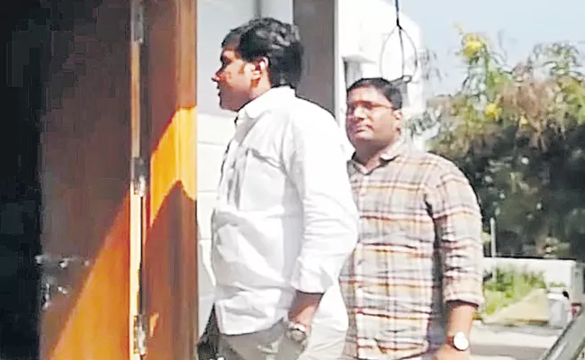 Police  investigated the realtors associated with Rakesh Reddy - Sakshi