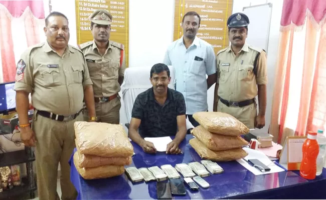 Marijuana Smuggling Gang Arrest in Visakhapatnam - Sakshi