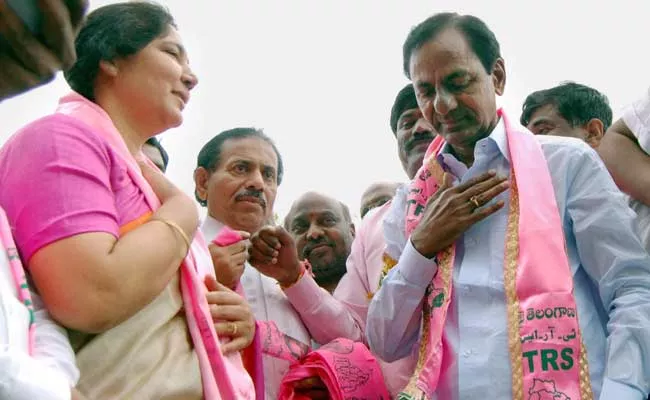 KCR Concentrate On Mahabubabad MP Seat - Sakshi