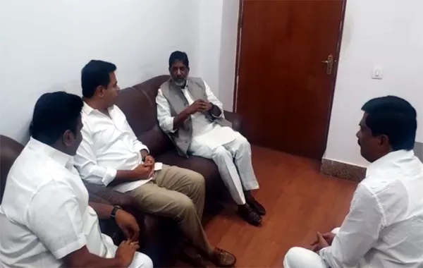 KTR meets clp leader Bhatti Vikramarka - Sakshi