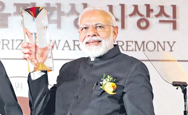 PM Modi On Visit To South Korea Awarded Seoul Peace Prize - Sakshi