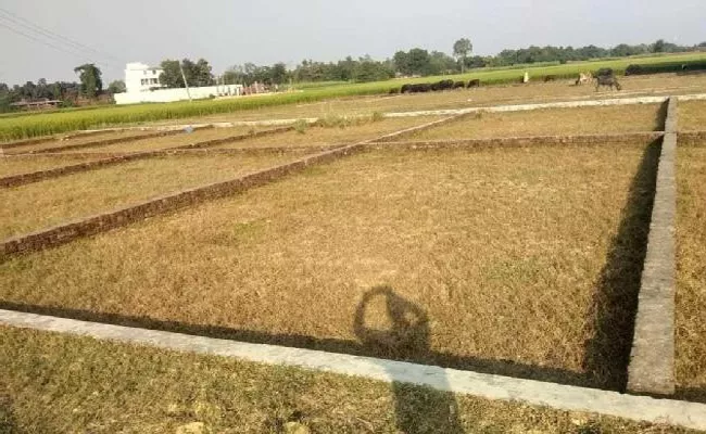 Indira Gandhi House Land Kabza In Karimnagar - Sakshi