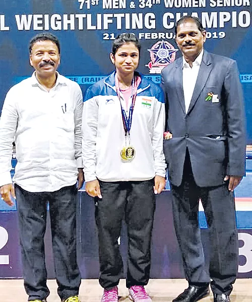 Telangana Weight Lifter Deekshita gets Gold Medal in National Championship - Sakshi