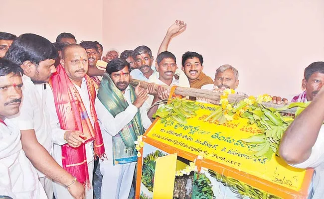 Peddagattu Jatara Started In Suryapet District - Sakshi