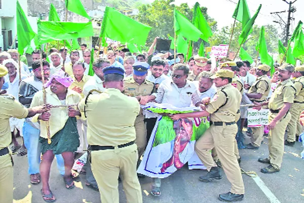 Police Over Action On Farmers At Capital City - Sakshi