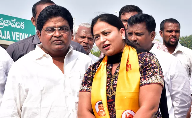 Shock to TDP Leader Jaleel Khan Daughter Shabana Khatoon - Sakshi