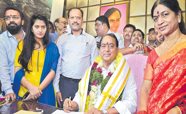 Indrakaran Reddy Take Charge As Telangana Minister - Sakshi