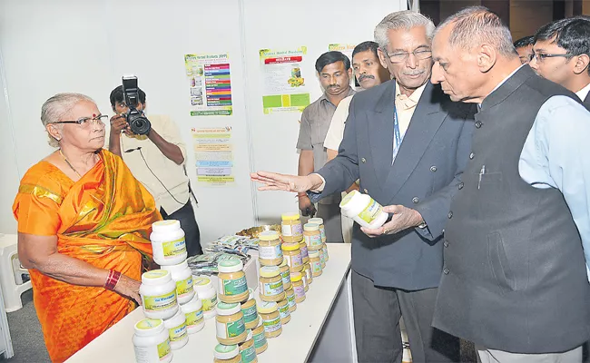 Governor Esl Narasimhan Visit HICC In Hyderabad - Sakshi