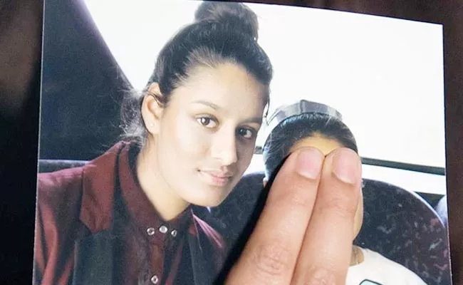 Father Of Shamima Begum Who Joined ISIS Asks Britain Govt To Take Her Back - Sakshi