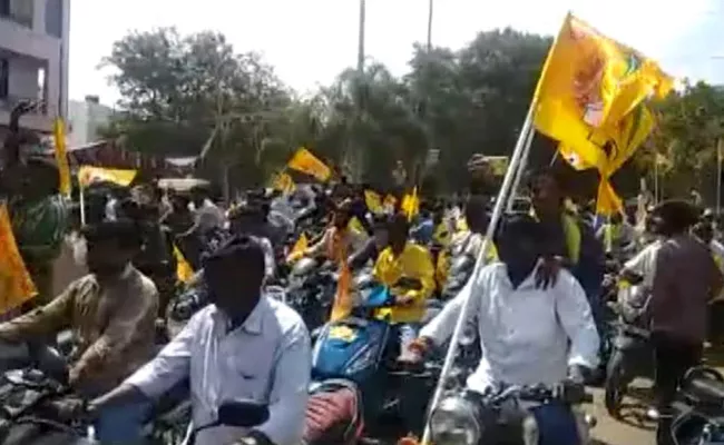 Kovvur TDP Leaders Protest Against Jawahar - Sakshi