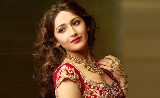 Sayesha Saigal Signs To New Movie - Sakshi