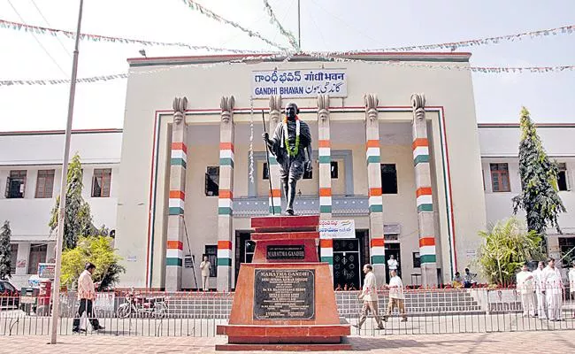 Disputes Between Mahabubnagar Congress Leaders - Sakshi