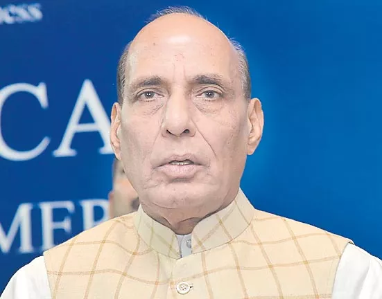 Rajnath asks BSF to be vigilant along Pakistan border - Sakshi