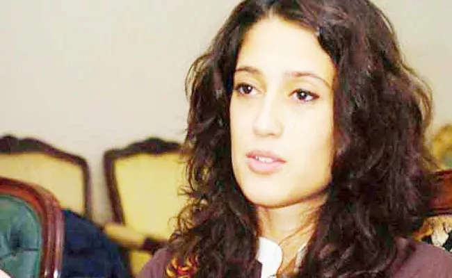 Fatima Bhutto Asks Imran Khan Govt To Release Indian Air Force Pilot - Sakshi