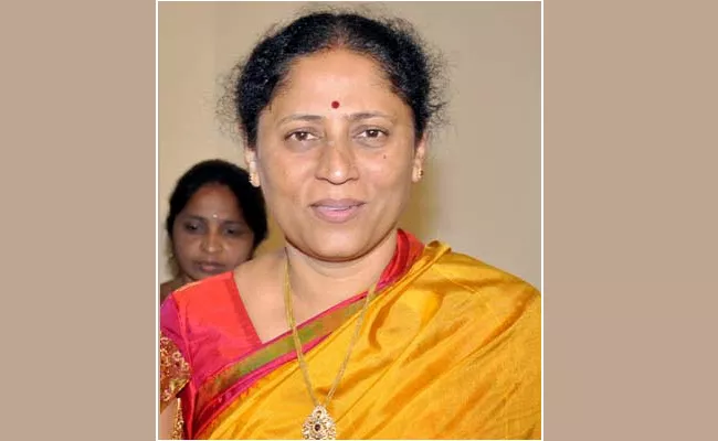 Aluru BC leaders protest Ticket for Kotla Sujathamma - Sakshi