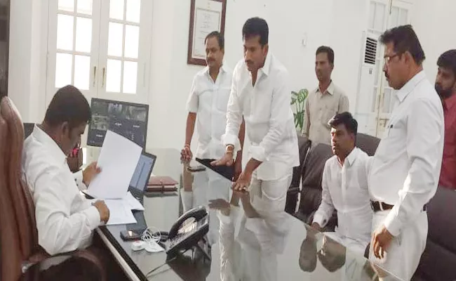 Gorantla Madhav Meet Anantapur Collector - Sakshi