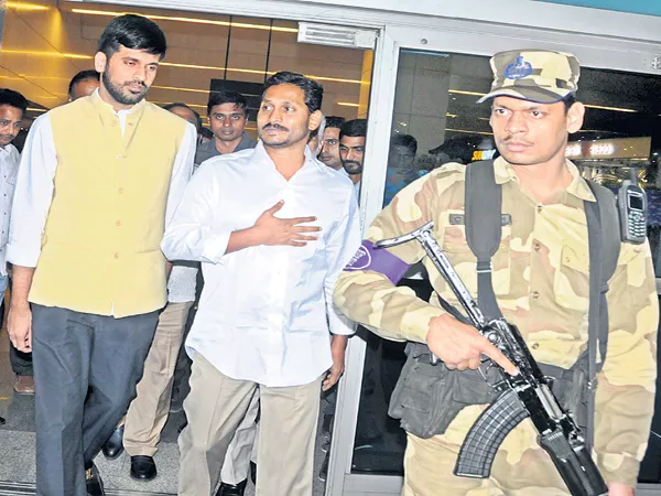 YS Jagan Mohan Reddy Reached To Delhi - Sakshi