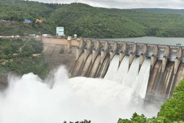 Minimum water reserves in Srisailam project - Sakshi