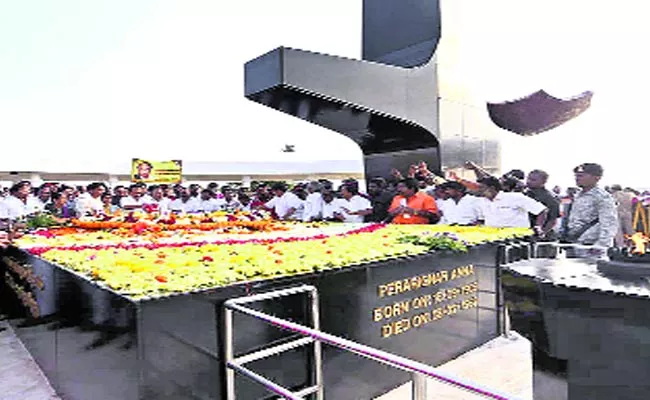 DMK And AIADMK Tribute To Annadurai - Sakshi