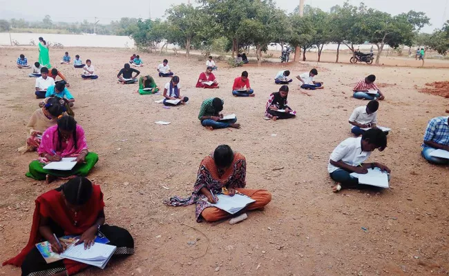 Tenth Class Students Suffering With Midday Meal Scheme Delayed - Sakshi